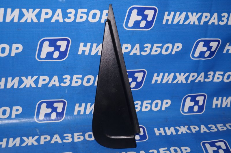 Накладка двери задняя правая Renault Duster 2012 2.0 F4RB403 822347891R Б/У