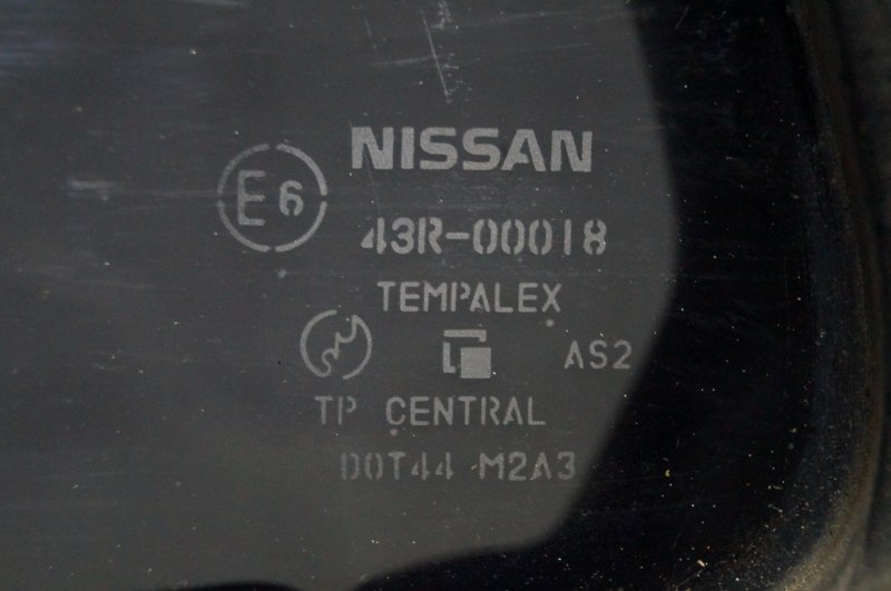 Форточка двери задняя левая Nissan Almera N15 GA15DE