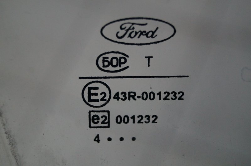 Стекло двери переднее правое Ford Focus 1 1.6 Duratec ROCAM