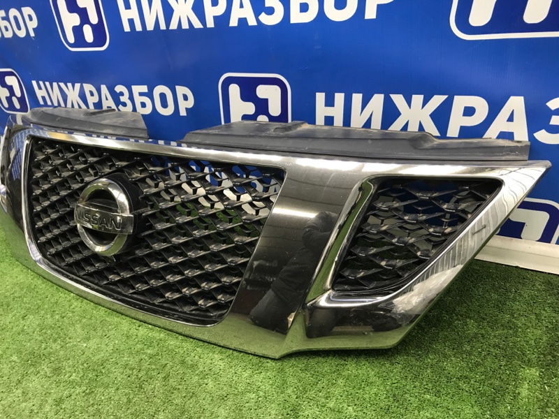 Решетка радиатора передняя Nissan Patrol