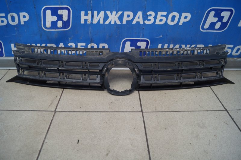 Решетка радиатора Volkswagen Golf Plus 2009 - 2014 5M0853653 Б/У