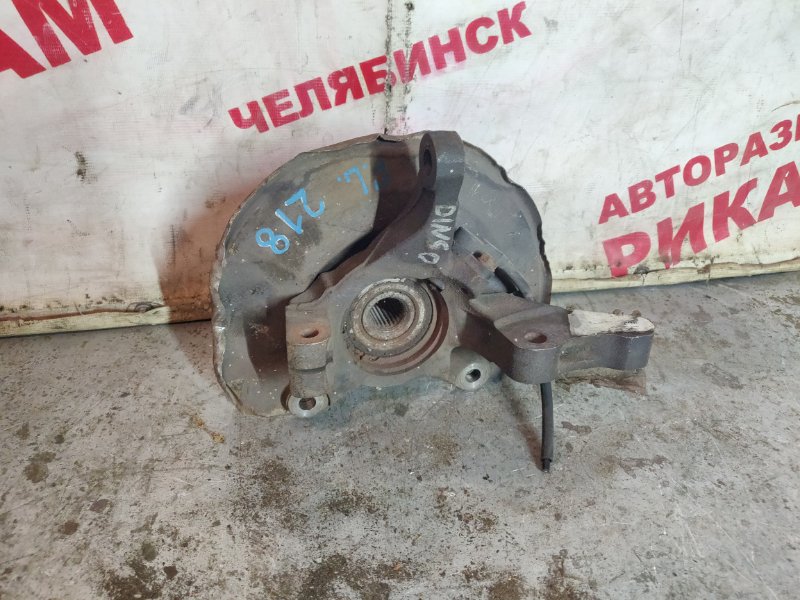 Ступица передняя левая MITSUBISHI DINGO CQ2A MR403405 контрактная