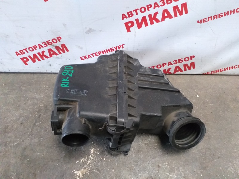 Корпус воздушного фильтра TOYOTA FUNCARGO 2000 NCP25 1NZ-FE 1770021050 контрактная