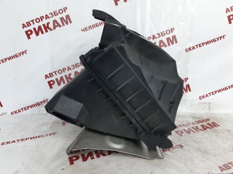 Корпус воздушного фильтра AUDI A4 B7 2005 8ED ALT 06B133837AE контрактная