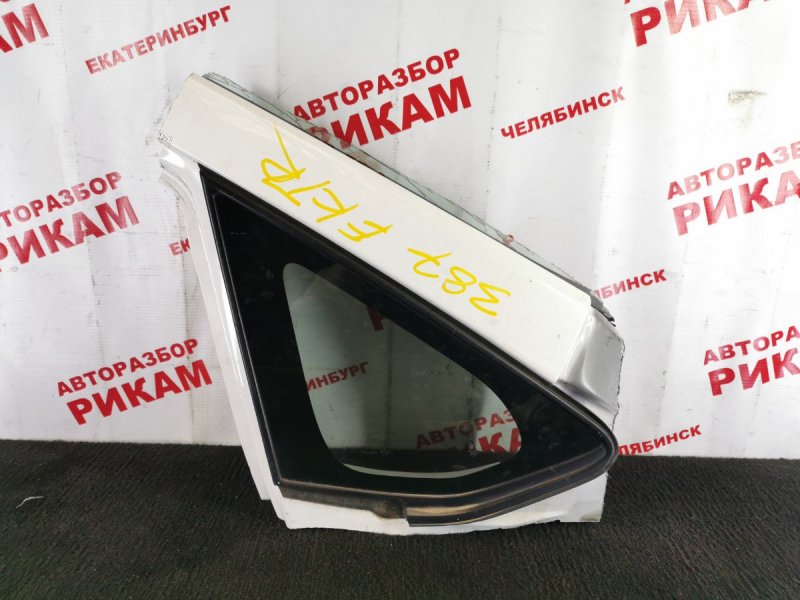 Стекло кузова боковое переднее правое TOYOTA AURIS 2010 ZRE152 2ZR-FE 6812312850 контрактная