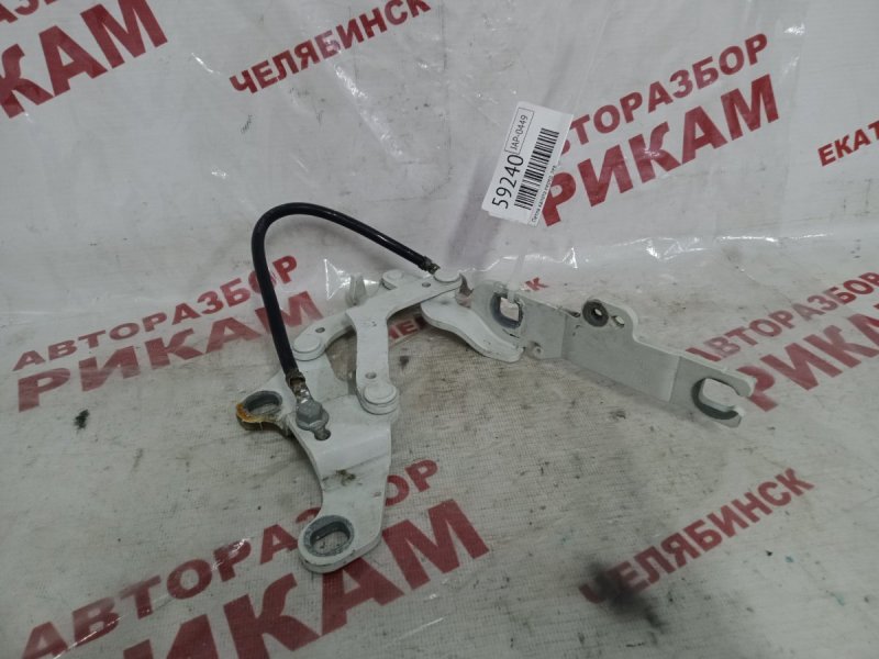 Петля капота левая BMW 3-Series 2007 E90 N46B20 41617210677 контрактная