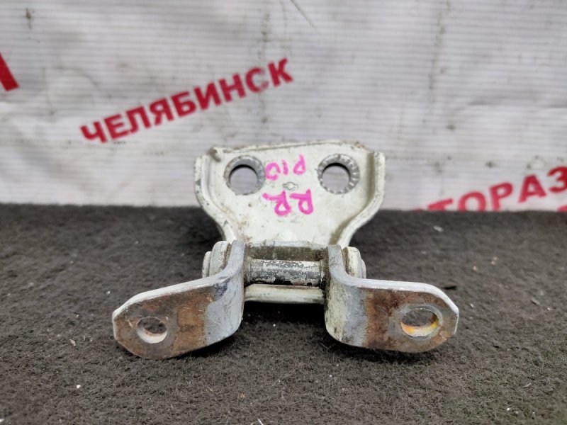 Петля дверная задняя правая NISSAN PRIMERA P10 8240064J00 контрактная