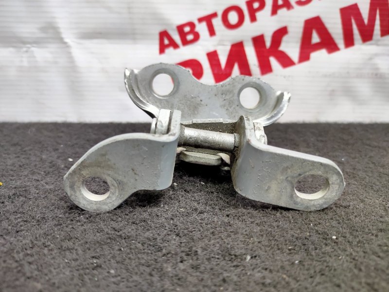 Петля дверная задняя правая TOYOTA IST NCP60 6875020121 контрактная