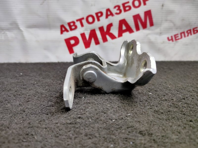 Петля дверная задняя правая TOYOTA IST NCP60