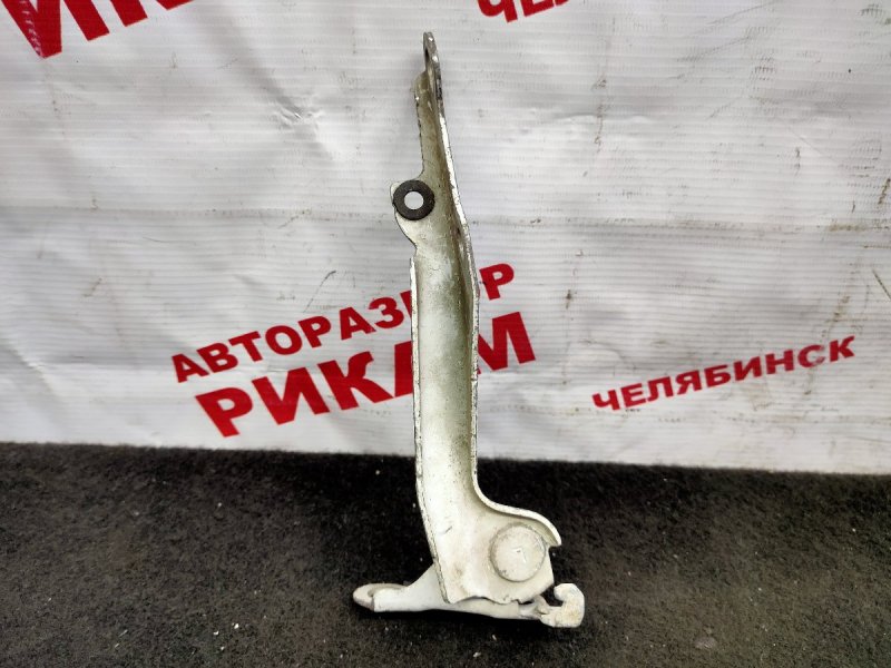 Петля капота правая TOYOTA FUNCARGO NCP21 53410-52010 контрактная