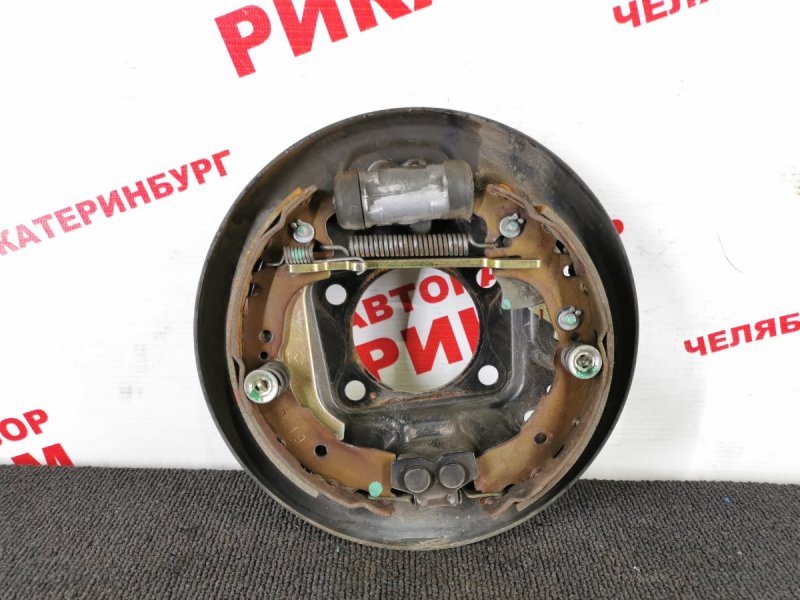 Щит тормозной задний правый TOYOTA VITZ SCP10 1SZ-FE 4704352020 контрактная