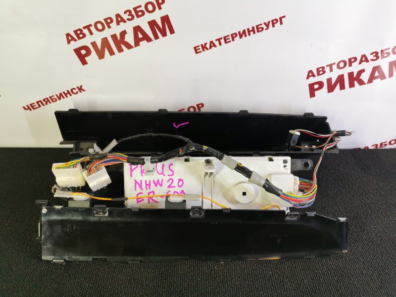 Панель приборов TOYOTA PRIUS 2006 NHW20 1NZ-FXE 8384147081 контрактная