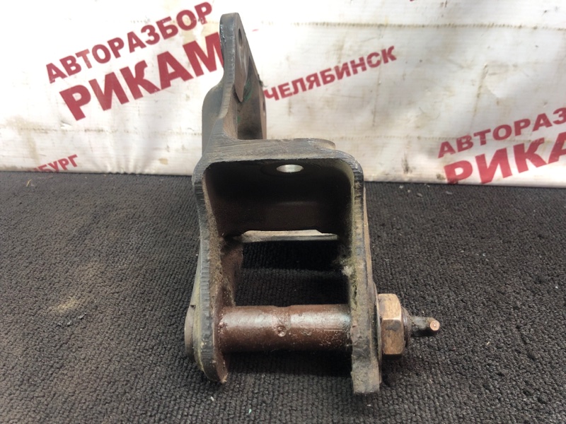 Кронштейн рессоры ISUZU FORWARD FRR34K4 6HK1