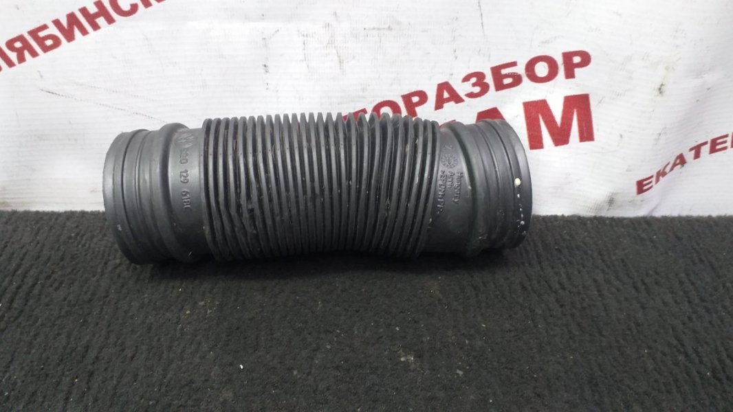 Воздуховод VOLKSWAGEN GOLF VII 5G1 CZDA 5Q0129618C контрактная