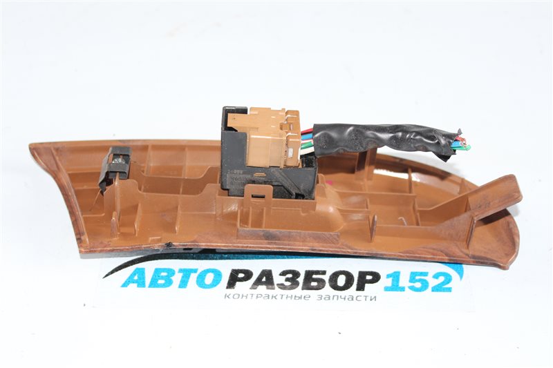 Кнопка стеклоподъекника передняя левая Nissan Cefiro a33 VQ20DE