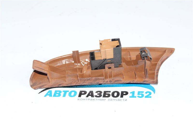 Кнопка стеклоподъекника задняя правая Nissan Cefiro a33 VQ20DE