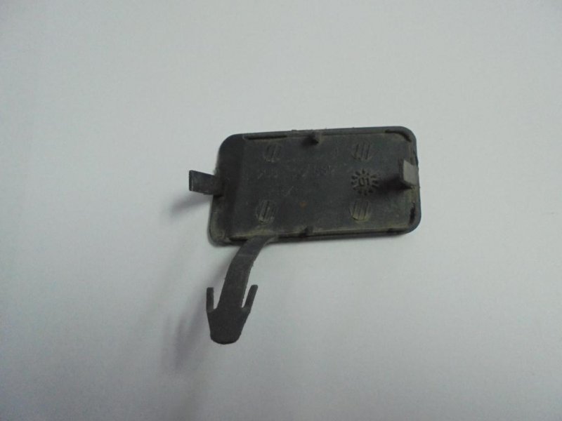 Заглушка буксировочного крюка задняя Symbol 2003 LB0C K4J 700