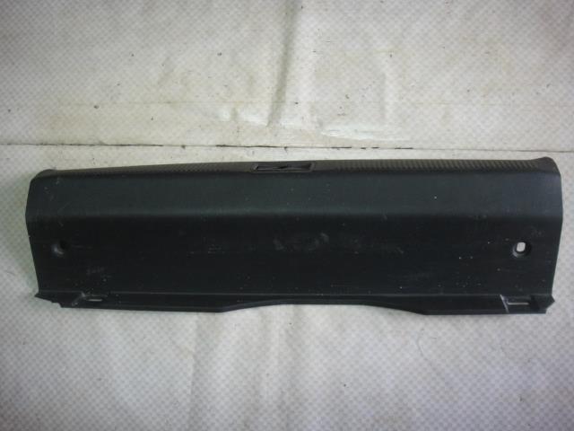 Накладка на панель багажника Hyundai Elantra 2008 XD G4ED 857702D300 Б/У
