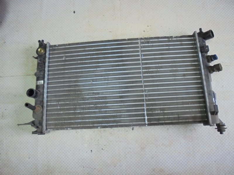 Радиатор основной Opel Vectra 1999 B X18XE1 630771 Б/У
