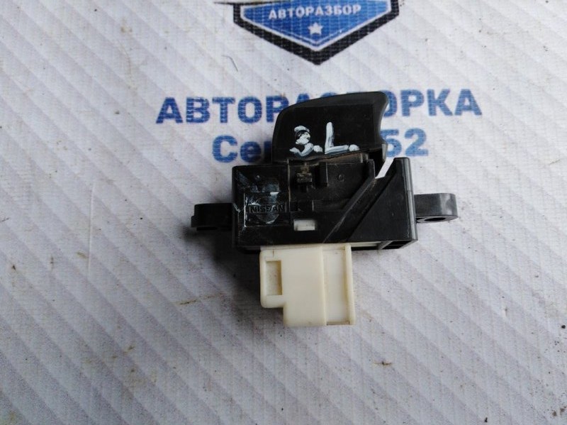 Кнопка стеклоподъемника задняя Nissan Almera 2004 N16 QG15DE 254110V000 Б/У