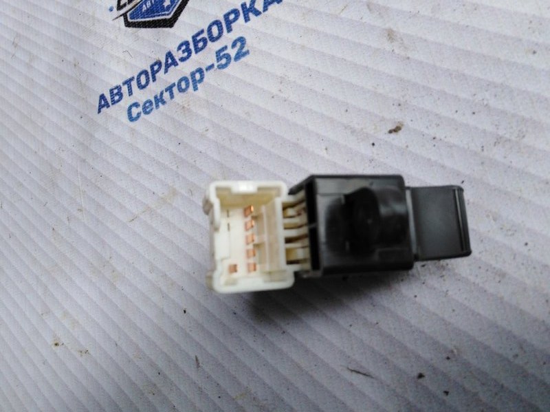 Кнопка стеклоподъемника задняя Nissan Almera N16 QG15DE