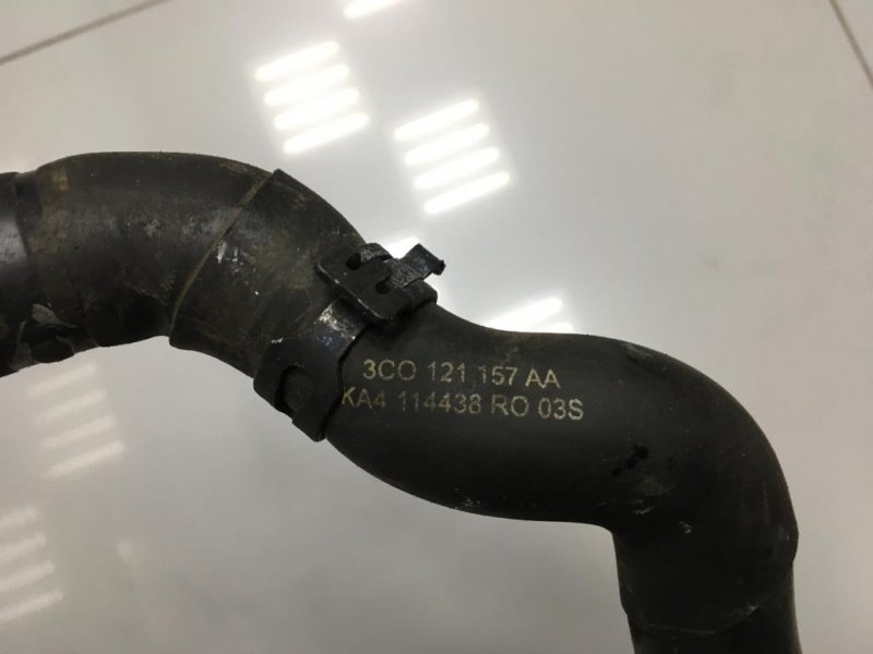 Патрубок системы охлаждения Skoda Octavia A5