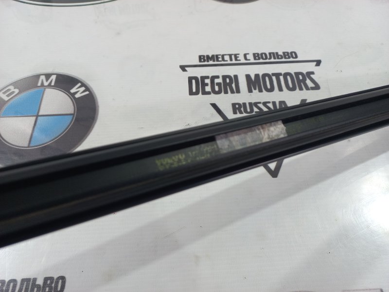 Молдинг крыши задний правый XC70 2006 D5244T4