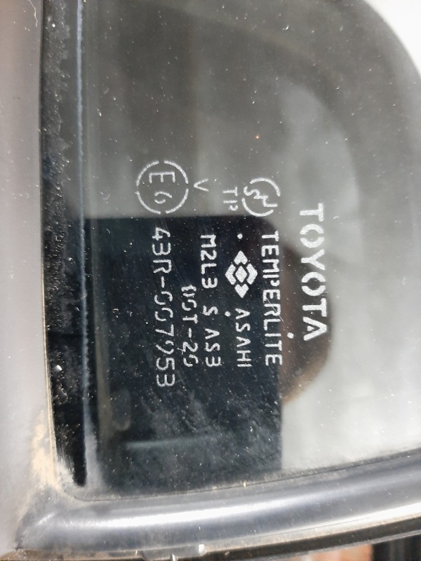 Форточка двери задняя левая Toyota Corolla Fielder NZE121 1NZFE