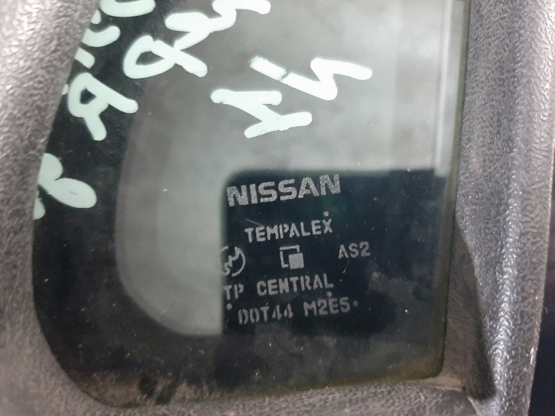 Форточка двери передняя правая Nissan Rnessa N30 SR20VE