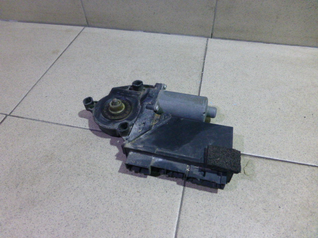 Моторчик стеклоподъемника Volkswagen Touareg GP 7L0959703D00A Б/У