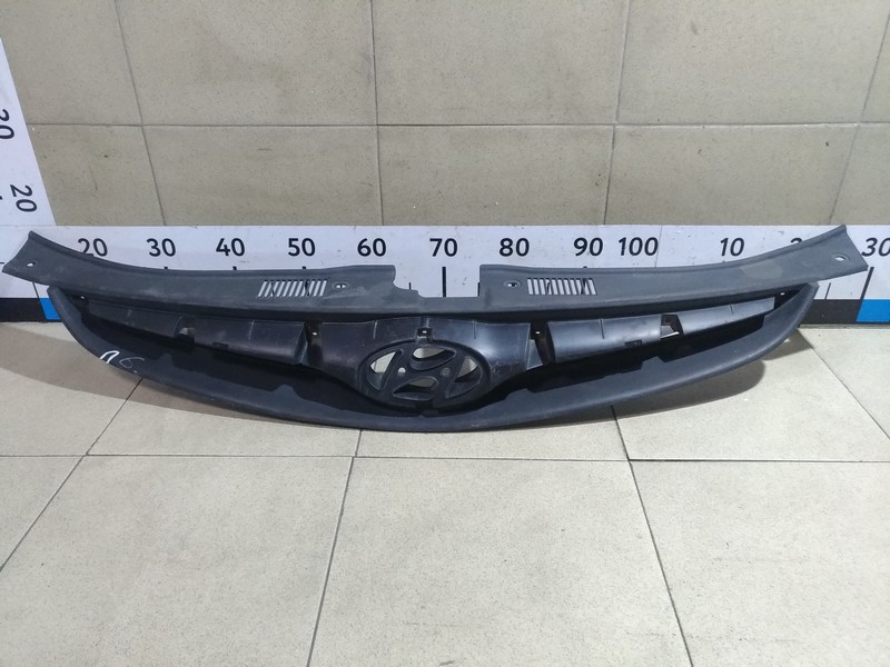 Решетка радиатора Hyundai i30 863512R500 Б/У