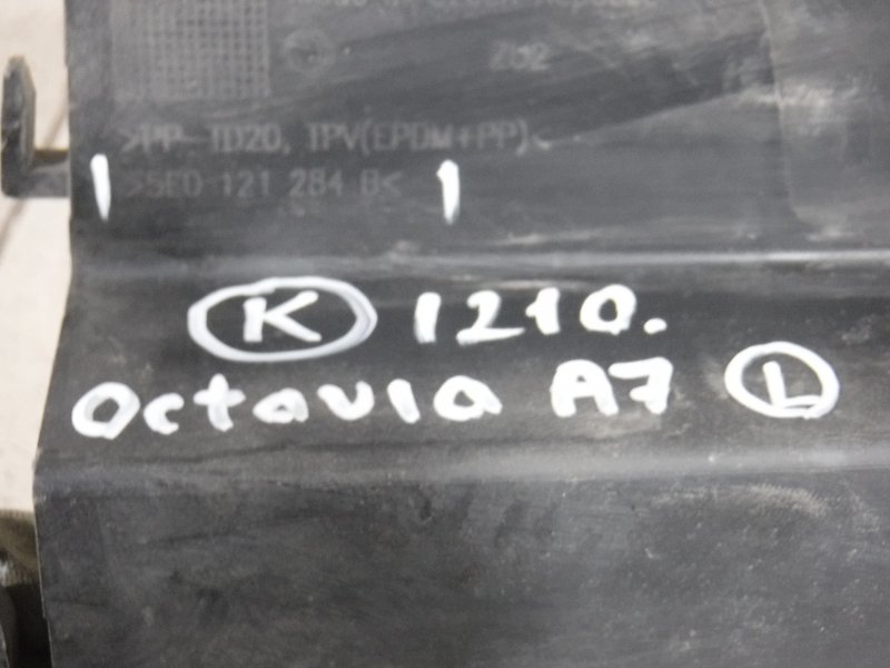 Дефлектор радиатора Octavia A7