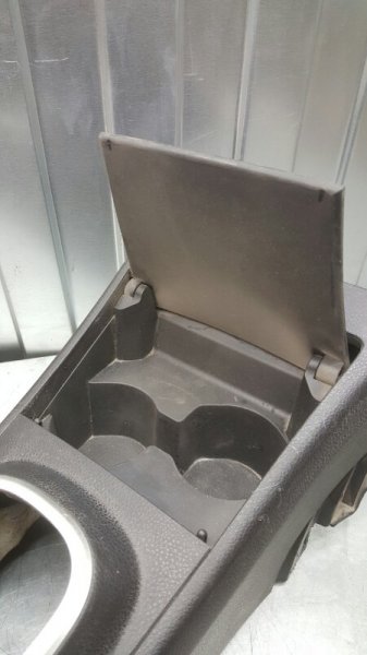Консоль между сидений Nissan tiida C11