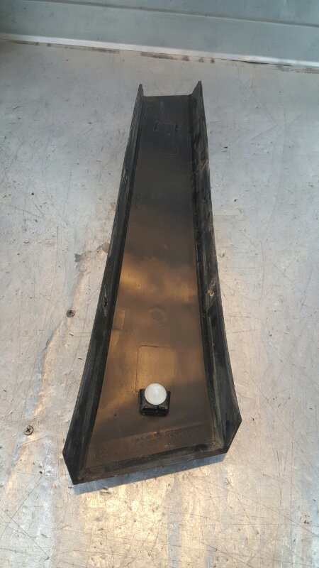Накладка средней стойки правая C4 2004-2011 LC TU5JP4