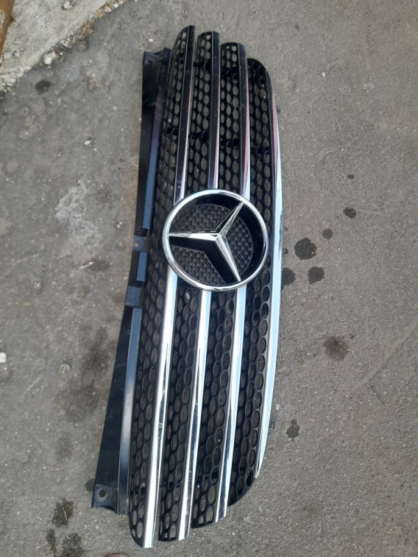 Решетка радиатора Mercedes-Benz Viana 2005 w639 Б/У
