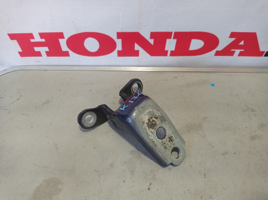 Петля двери верхняя передняя правая Honda Civic 8 5D 2006-2010 FK2 R18A2 67460-SMG-E01ZZ Б/У