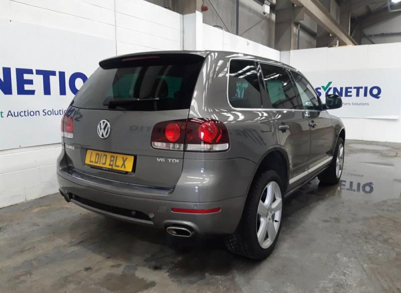 Крышка двигателя декоративная правая TOUAREG 2010 7l6 CASA