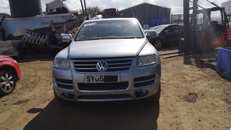 Накладка крышки багажника правая Touareg 2005 7L7 AYH