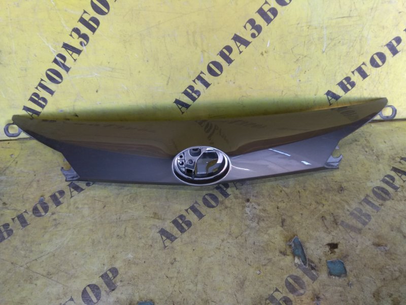 Накладка крышки багажника TOYOTA RAV4 40 2013-2019 76839-42030 Б/У