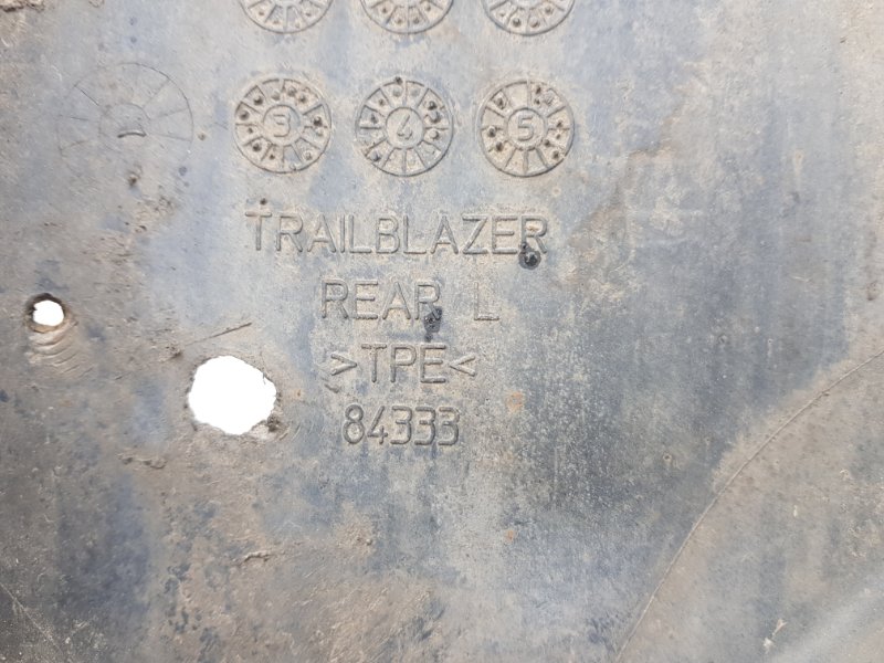 Брызговик задний левый Trail Blazer 2001 1 LL8