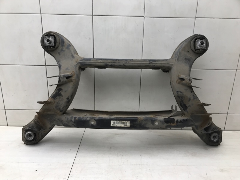 Запчасть подрамник задний Mercedes C-Class 2008 W204 M646 A2073509702 Б/У Подрамник задний Mercedes C-Class 2008 W204 M646 A2073509702 Б/У
