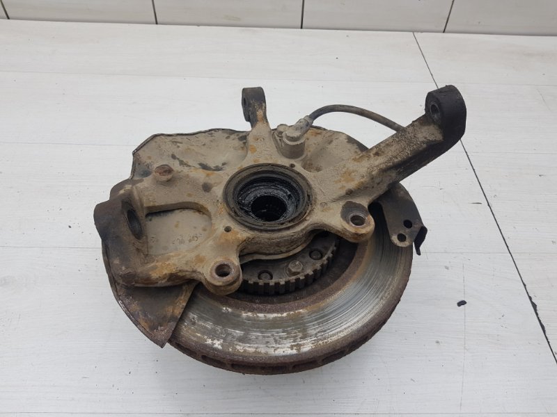 Кулак передний правый Mitsubishi Pajero 2 6G74 Кулак передний правый Mitsubishi Pajero 2 6G74
