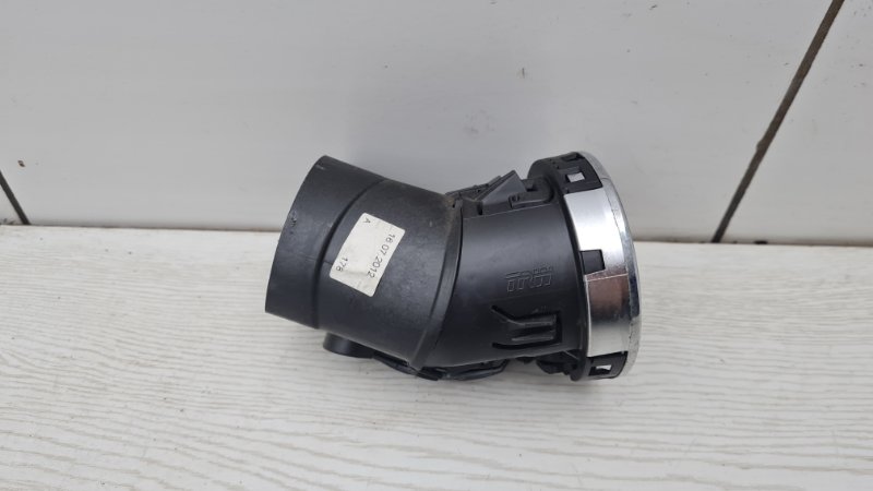 Дефлектор левый 3008 2012 1 DV6C