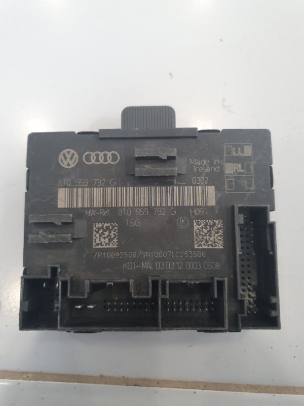 Блок управления двери передний правый Audi A4 2007-2015 8K 8T0959792G контрактная