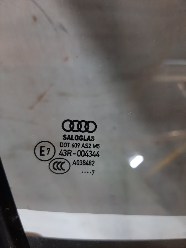 Стекло двери переднее правое Audi Q7 4M 3.0 CRT