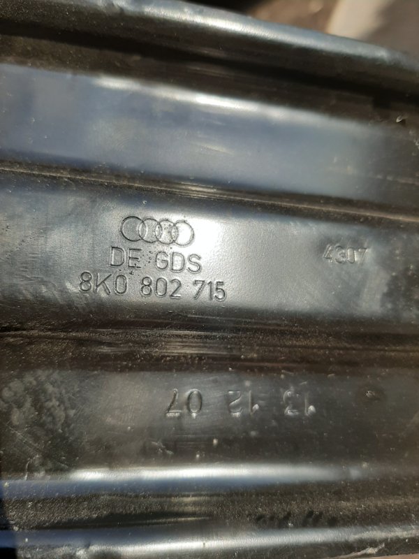 Кронштейн запасного колеса Audi A4 8K 3.0 CAK