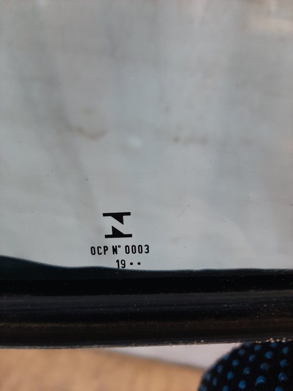 Стекло двери переднее левое Touareg 2018-2023 CR7