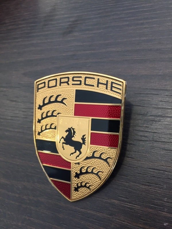 Эмблема передняя Porsche Macan 95B