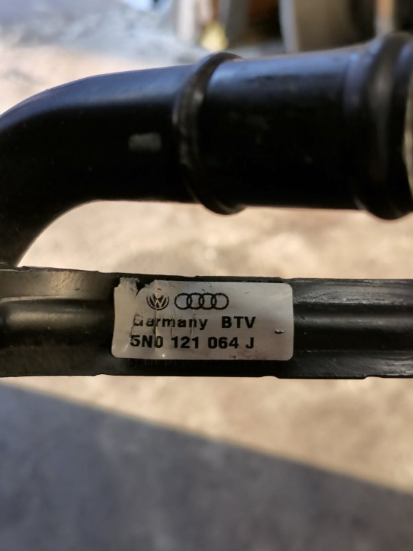 Трубка охлаждения Audi Q3 8U 2.0D