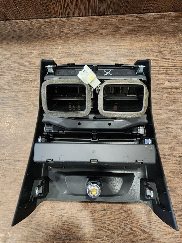 Вентиляционная решетка задняя BMW 5-Series G31 3.0 B57D30A